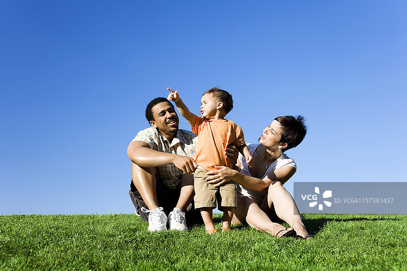 夏季家庭合影图片素材