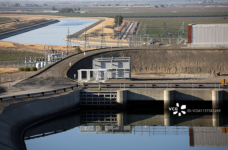 加利福尼亚输水渠沿线的泵站图片素材