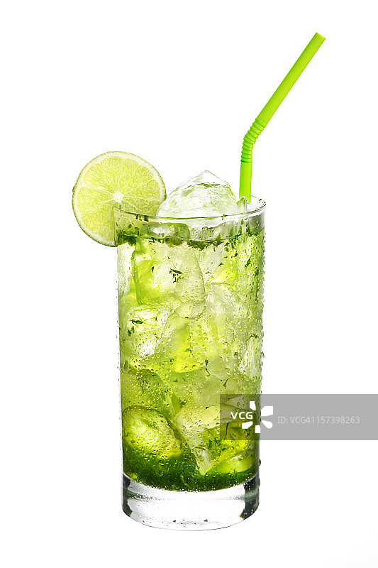 白色背景莫吉托鸡尾酒图片素材