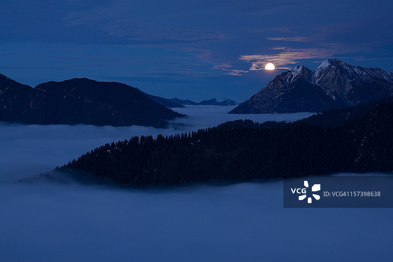 盖尔科普夫山上的月升图片素材