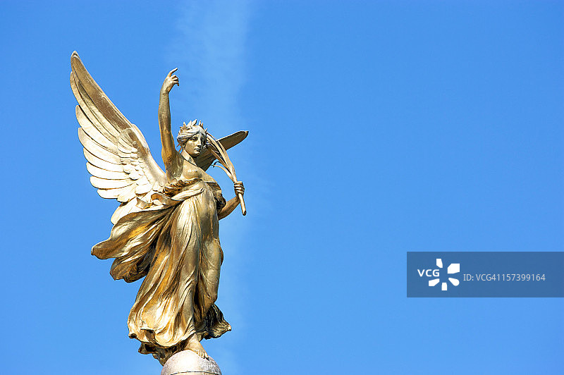 白金汉宫外的耐克（胜利女神）雕像图片素材