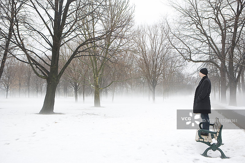 长椅上图片素材