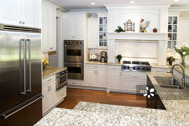 新装修的定制现代厨房室内建筑设计图片素材