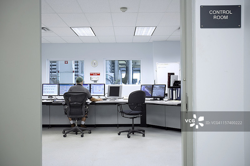 受监控的控制室入口图片素材