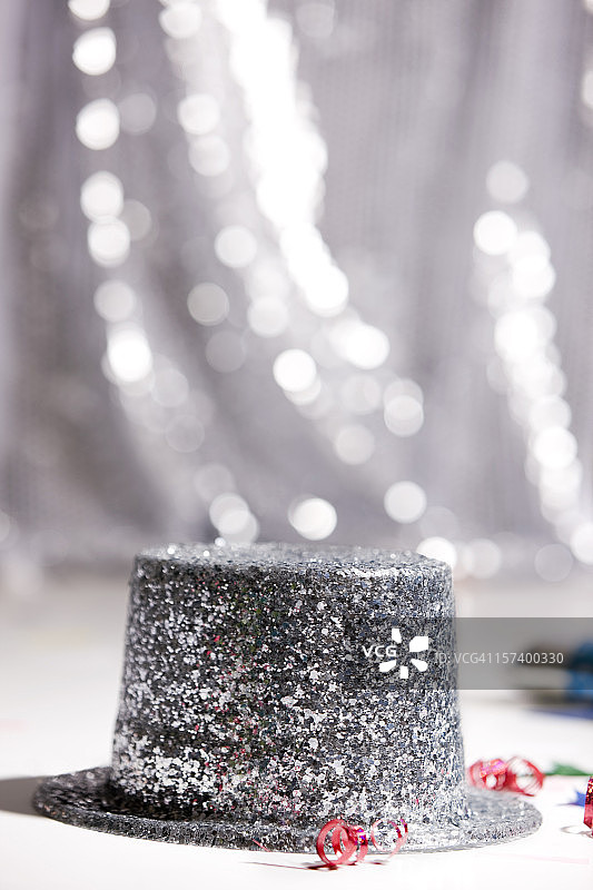 带有文案空间的2012新年礼帽图片素材