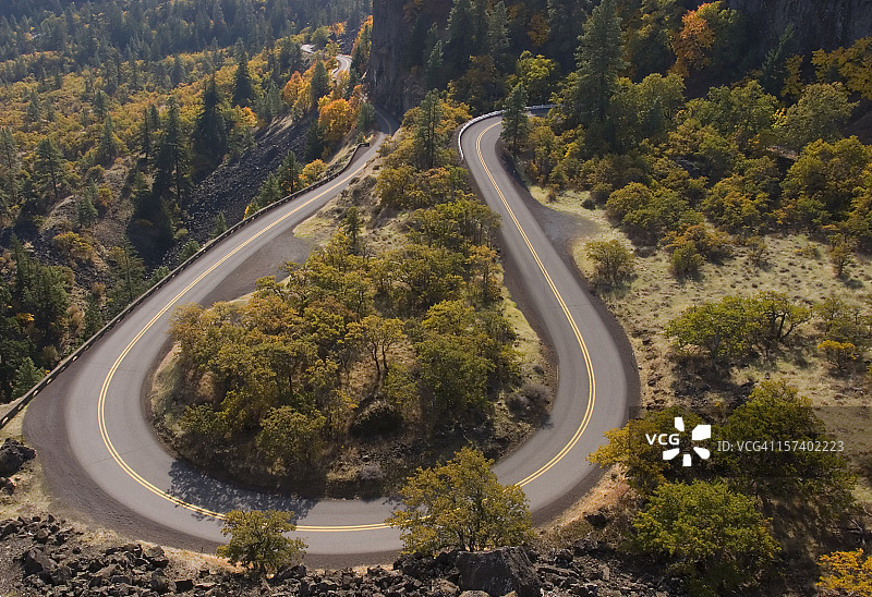 蜿蜒山路图片素材