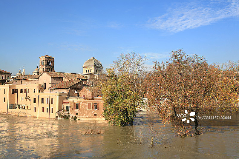 意大利罗马台伯河岛和洪水图片素材