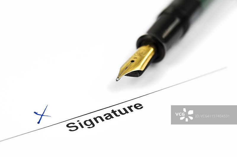 合同上的钢笔图片素材