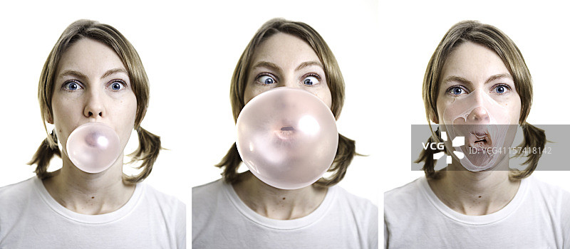 女孩吹泡泡糖，泡泡在她脸上爆开图片素材
