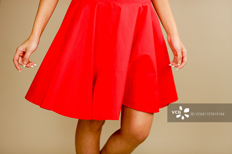 女人穿红衣服图片素材