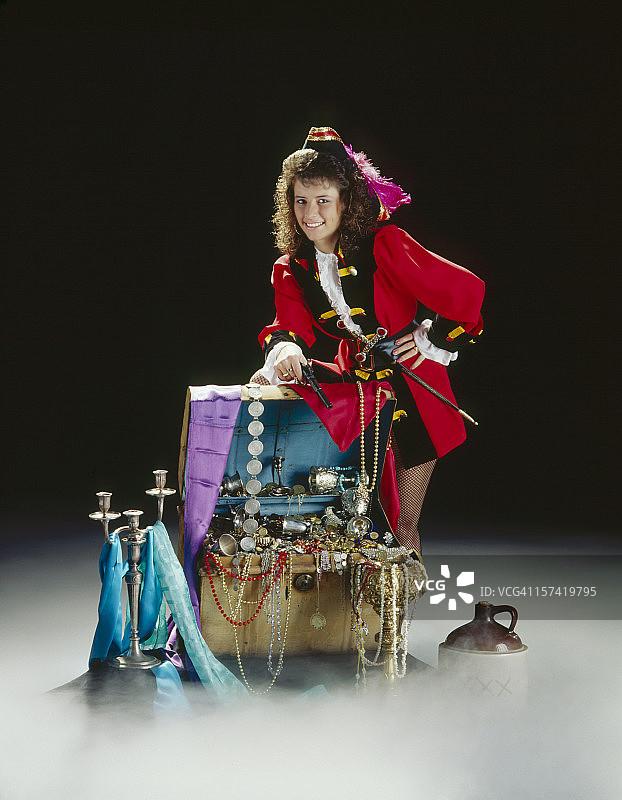 海盗和宝箱图片素材