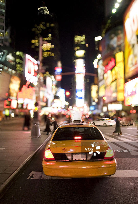 夜间出租车图片素材