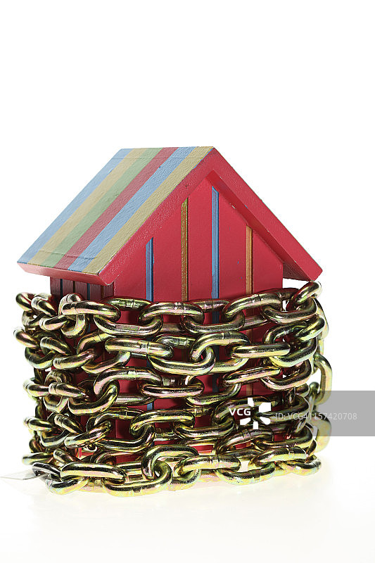 铁链中的房屋图片素材