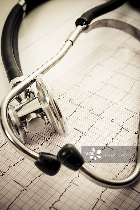 听诊器和心电图图片素材