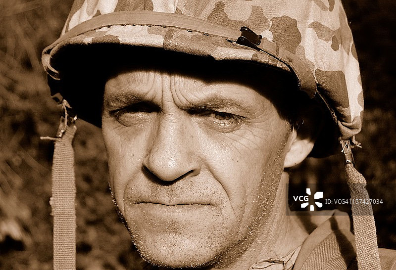 茫然的凝视图片素材