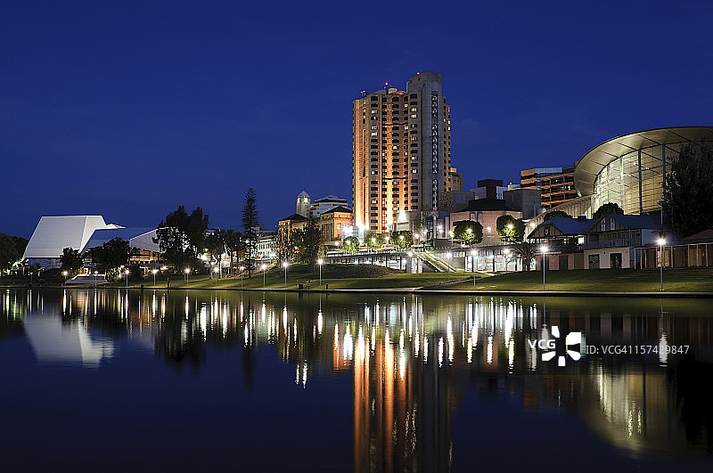 夜晚的阿德莱德市中心图片素材
