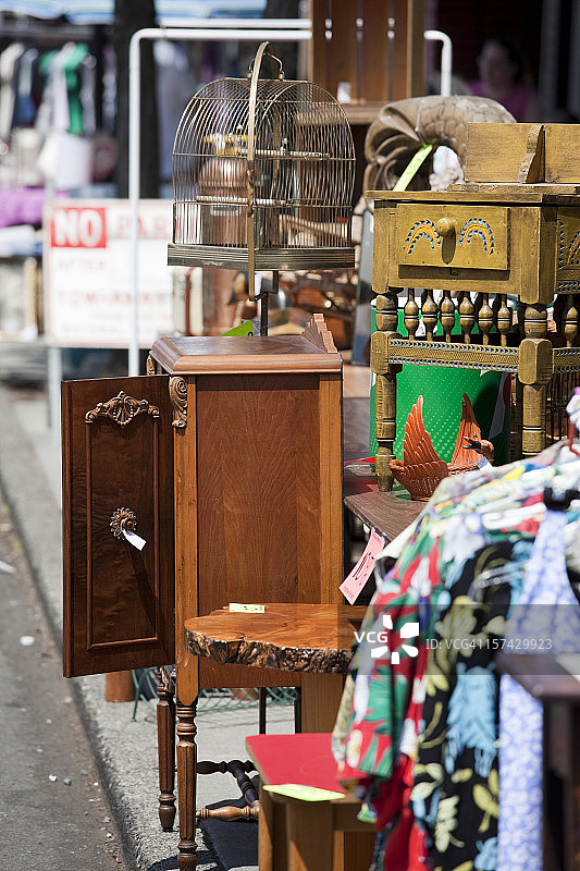 人行道或车库甩卖图片素材
