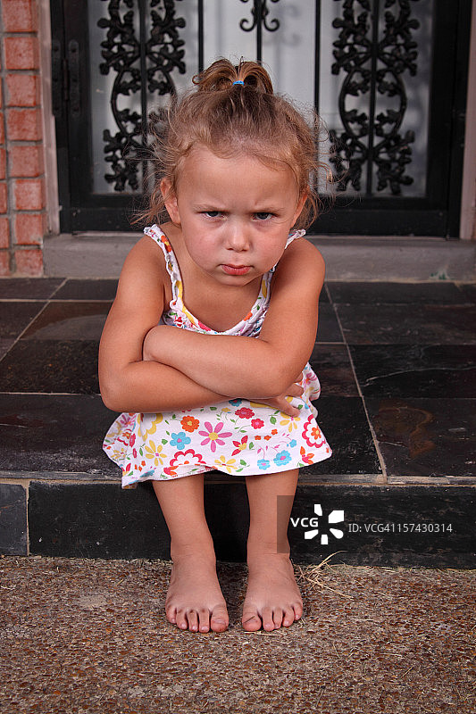 愤怒的小孩图片素材