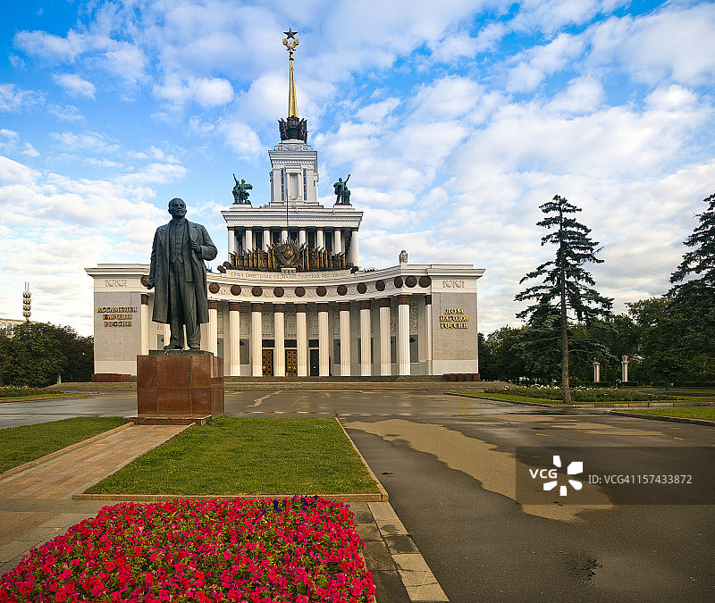 全俄展览中心中央馆和列宁纪念碑图片素材
