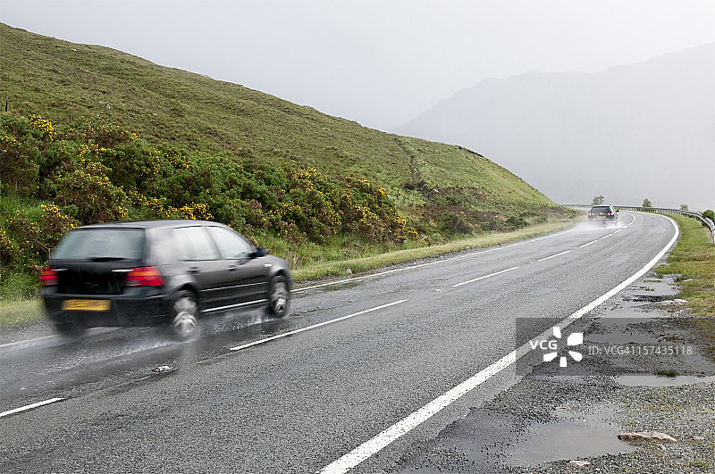 雨后乡村公路图片素材