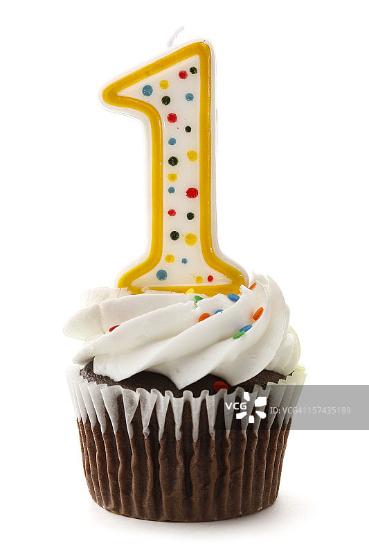带有数字1蜡烛的生日纸杯蛋糕图片素材