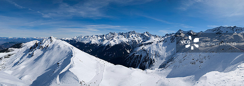 冬季高山全景图片素材