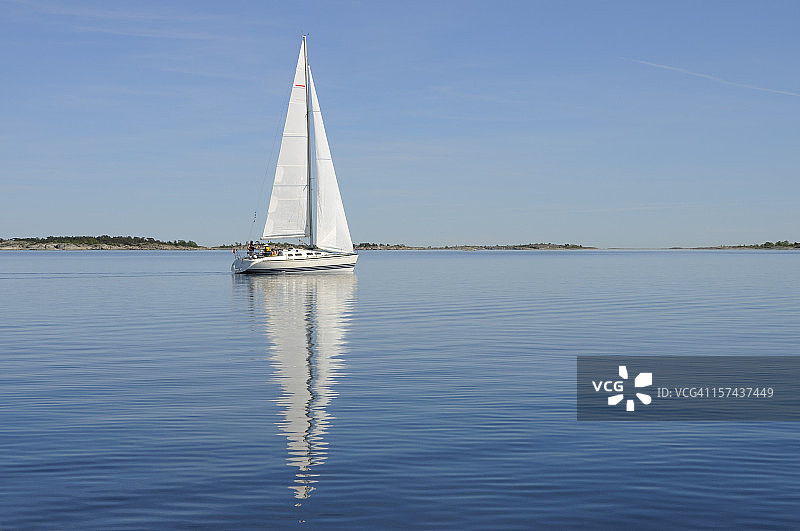 在群岛中航行图片素材