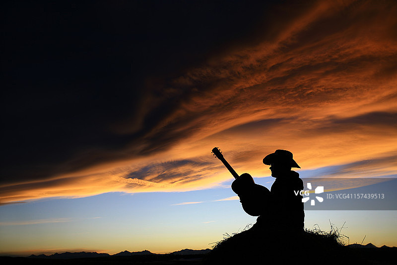 弹吉他的牛仔剪影图片素材