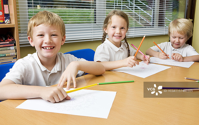 小学：少年艺术家图片素材