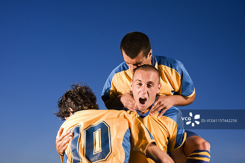 足球运动员庆祝进球图片素材