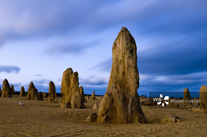 尖峰石阵的黎明图片素材