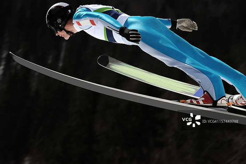 跳台滑雪运动员图片素材