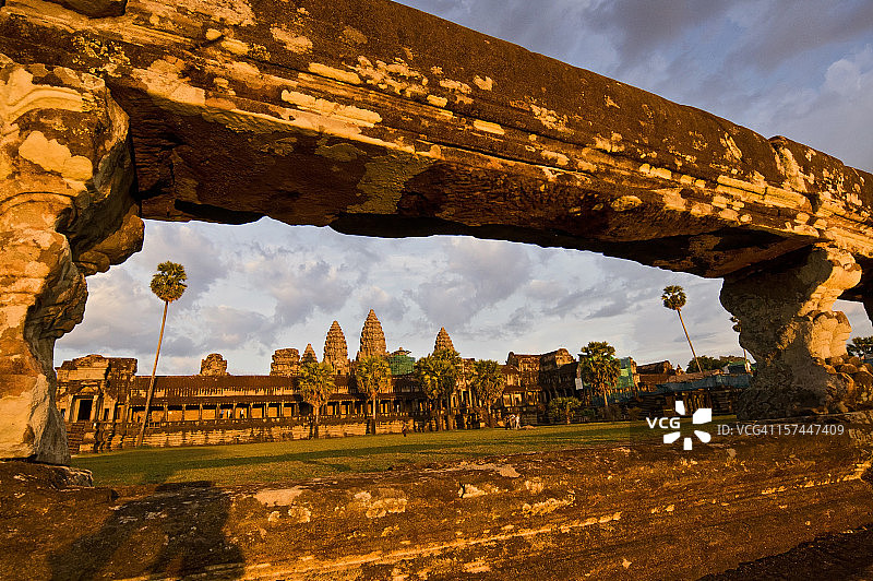 日落下的吴哥寺-柬埔寨311图片素材
