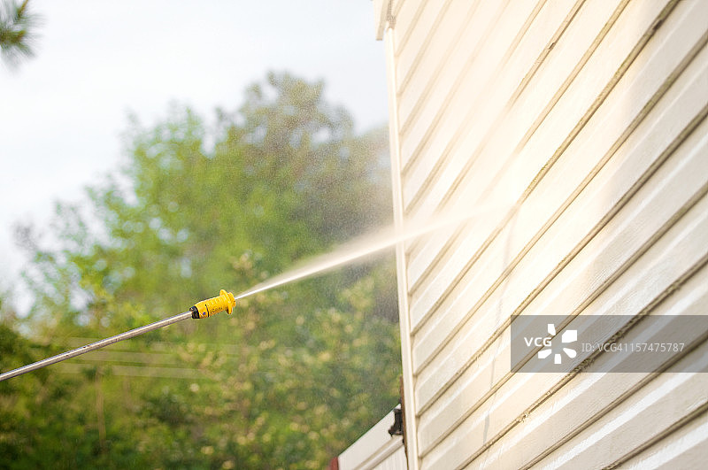 高压清洗房屋侧面图片素材