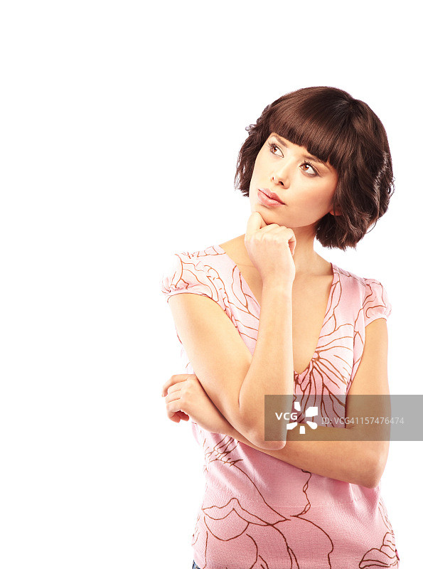 沉思的迷人黑发女子图片素材