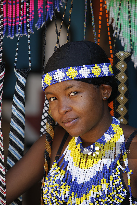 来自南非的年轻祖鲁族女孩图片素材