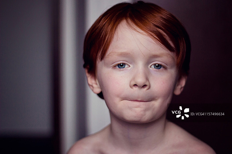 一丝微笑图片素材