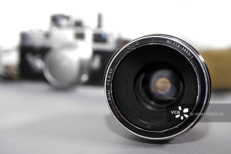 相机聚焦过往图片素材