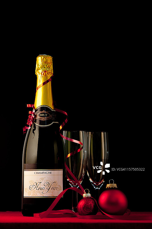 香槟瓶与酒杯图片素材