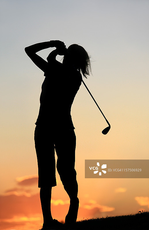 女子高尔夫球手剪影图片素材