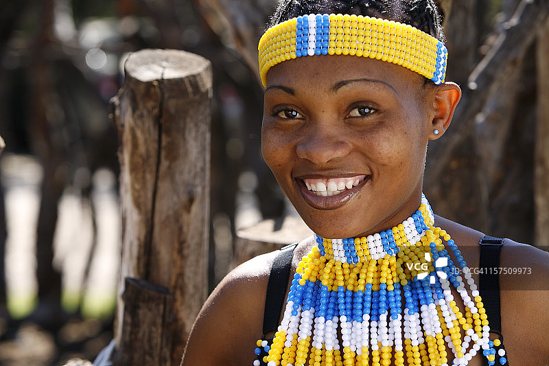 乡村部落祖鲁族女人图片素材