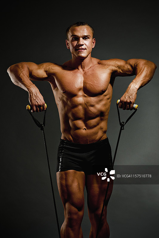 健美运动员锻炼图片素材