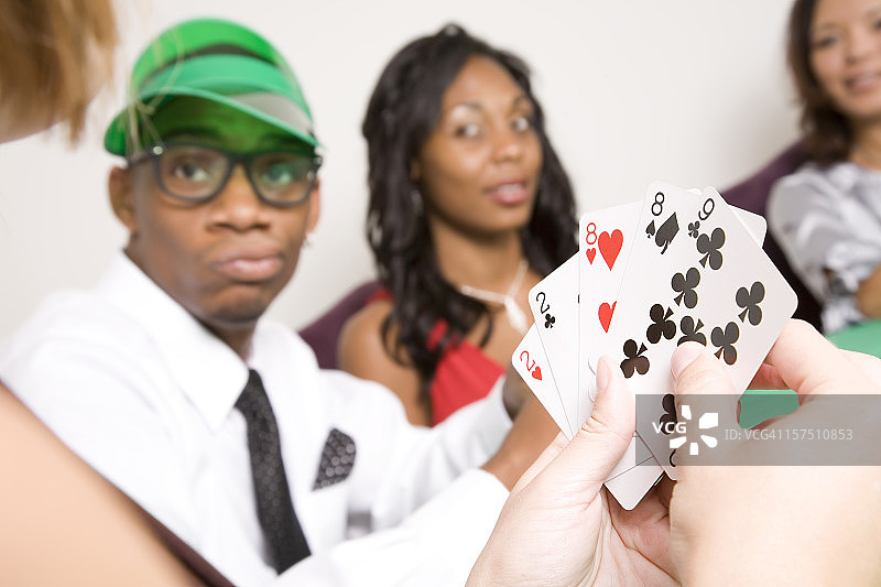 其他玩家观看扑克玩家拿到葫芦图片素材