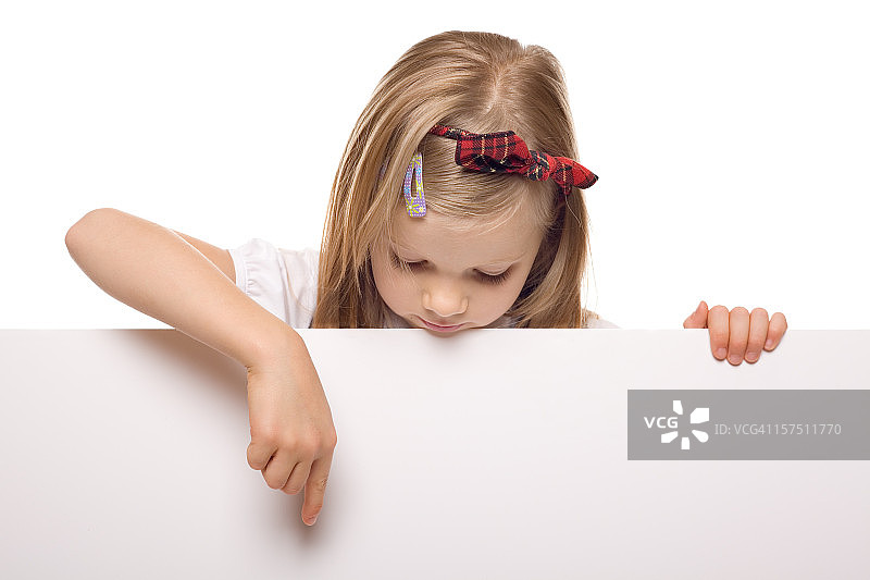 拿着白板的小女孩图片素材