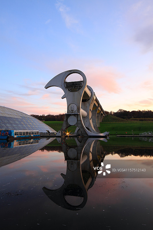 黄昏下的福尔柯克转轮图片素材