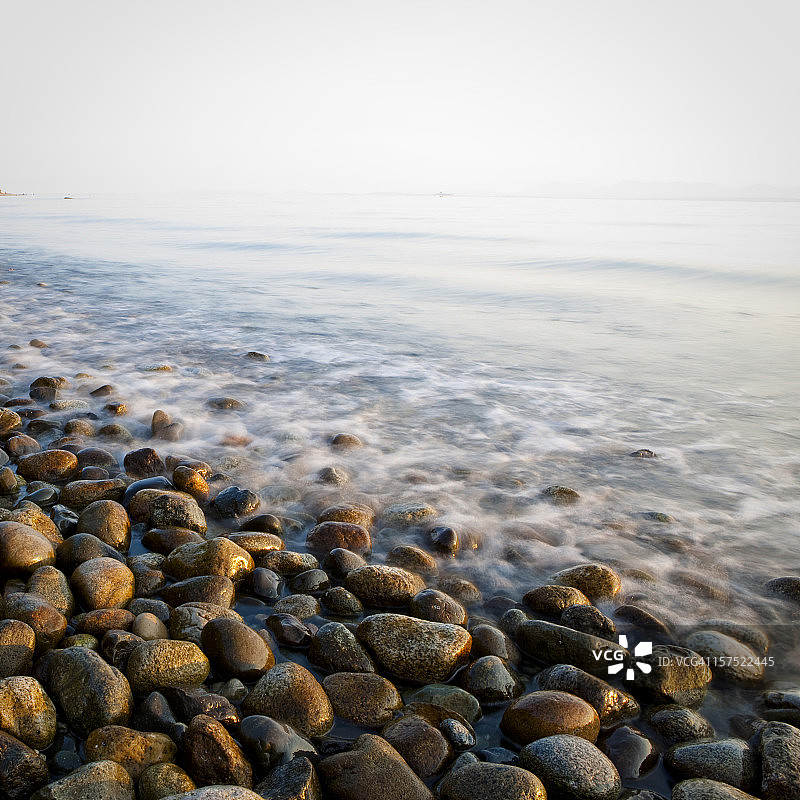 海滩上的鹅卵石图片素材