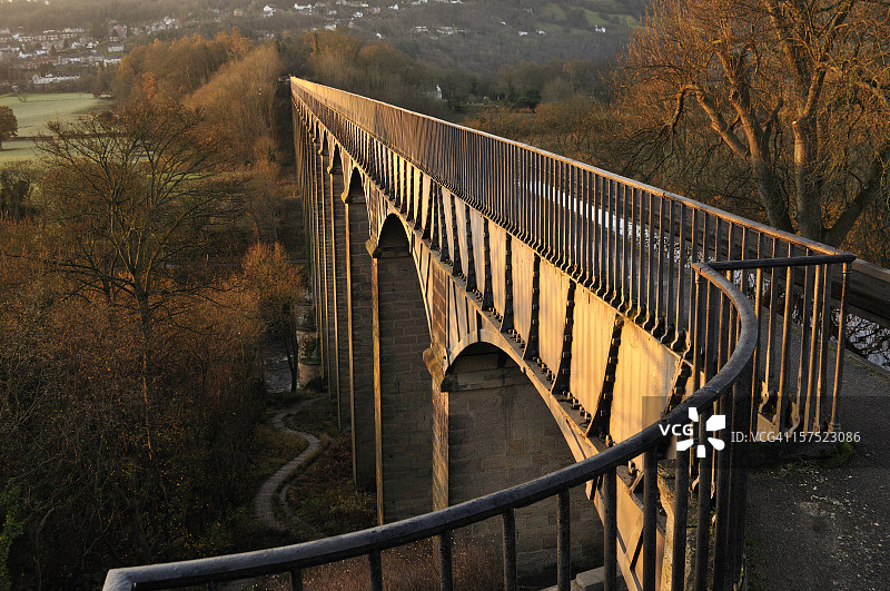 日出时分的 Pontcysyllte 水道图片素材