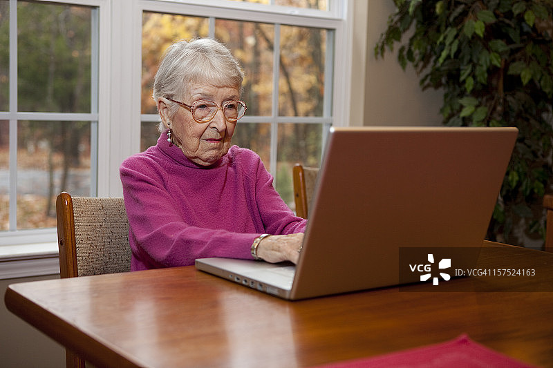 年长妇女曾祖母在电脑图片素材