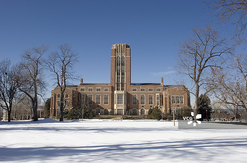 科罗拉多州丹佛大学的玛丽·里德大楼冬景图片素材