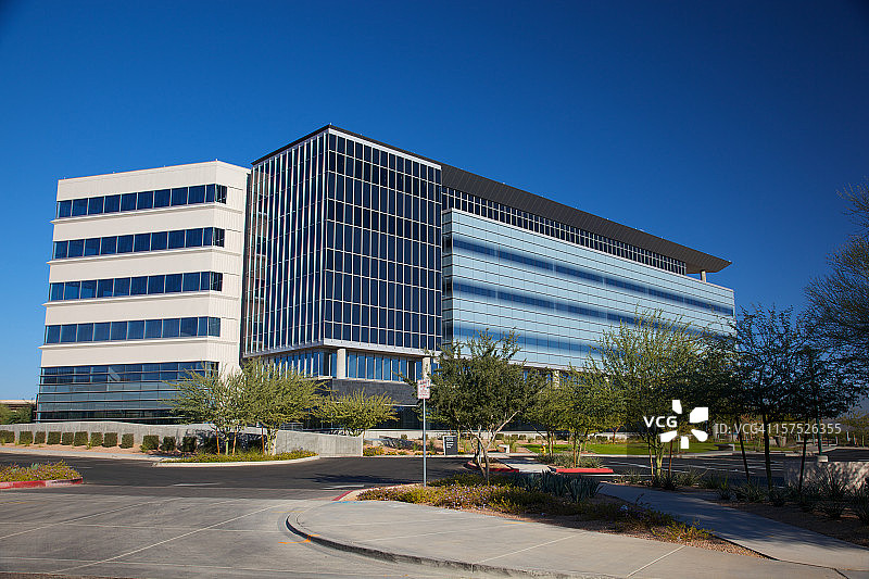 亚利桑那州斯科茨代尔的现代医疗商业建筑图片素材